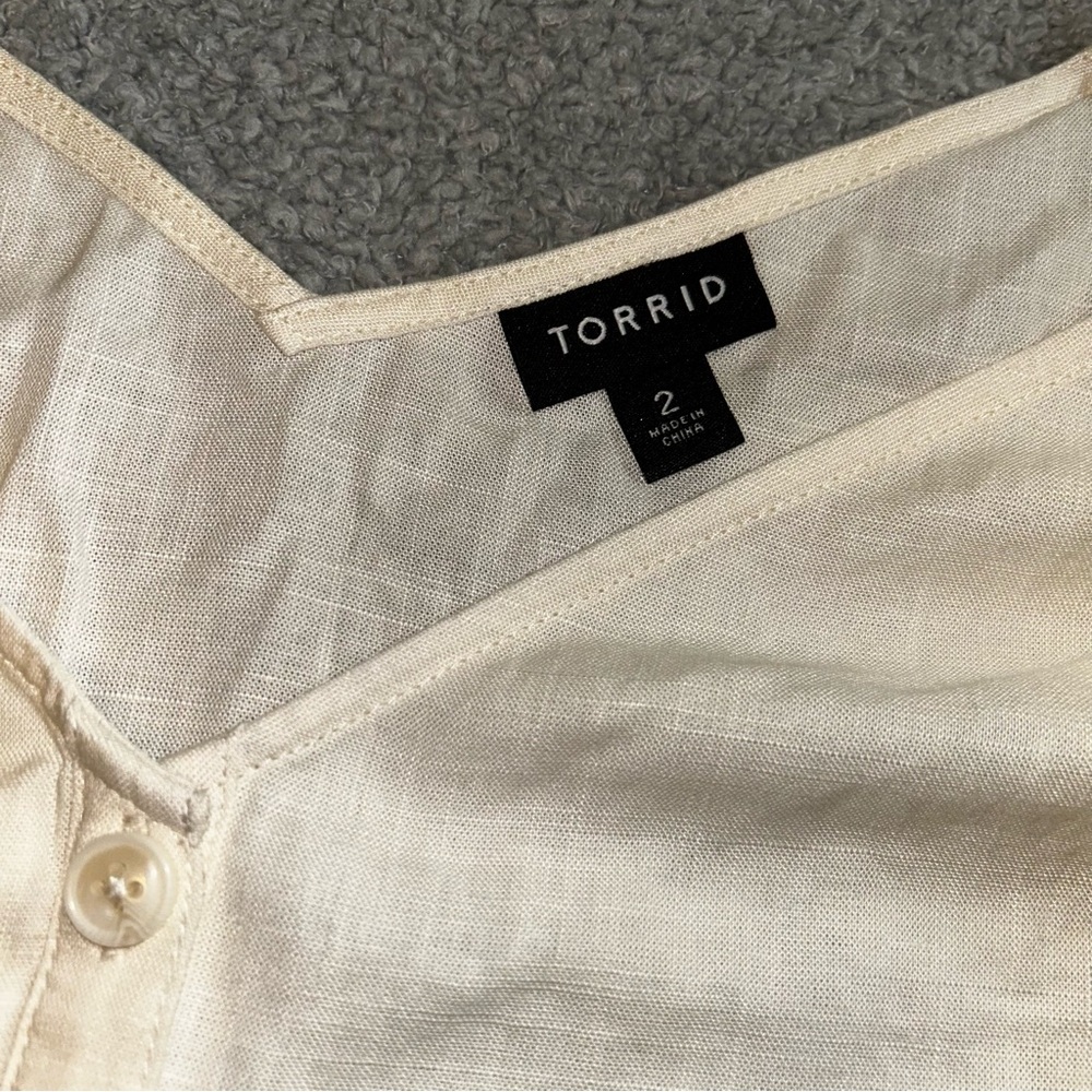 Torrid Cream Sleeveless Boxy top - Picture 3 of 4